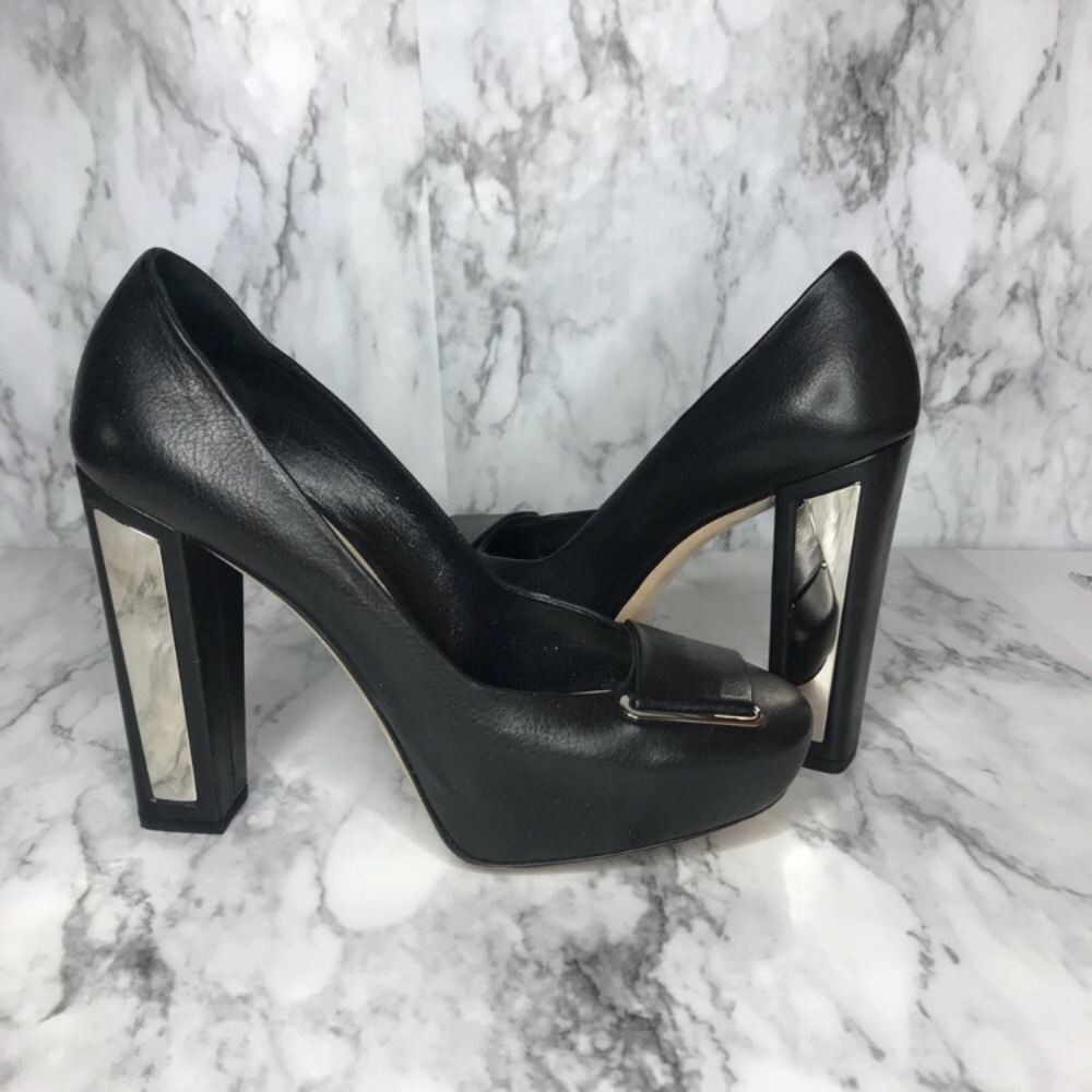 Dior mirror pump